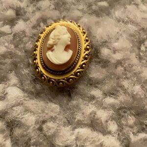 Antique Gold and Cream Cameo Brooch Stamped 10k Gold